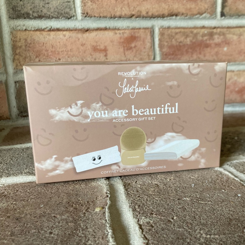 Revolution You Are Beautifulful Accessory Gift Set